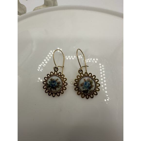 Pretty Vintage 1960s Blue Rose Flower Painted on Ceramic Dangle Hook Earrings - Picture 2 of 5